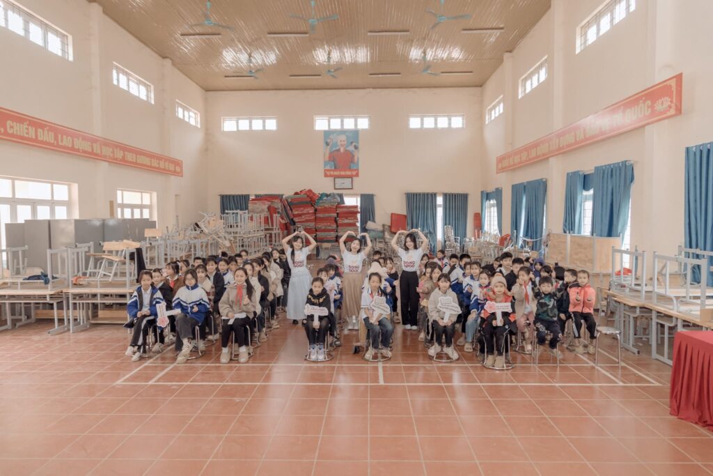 Thư viện cùng các em nhỏ